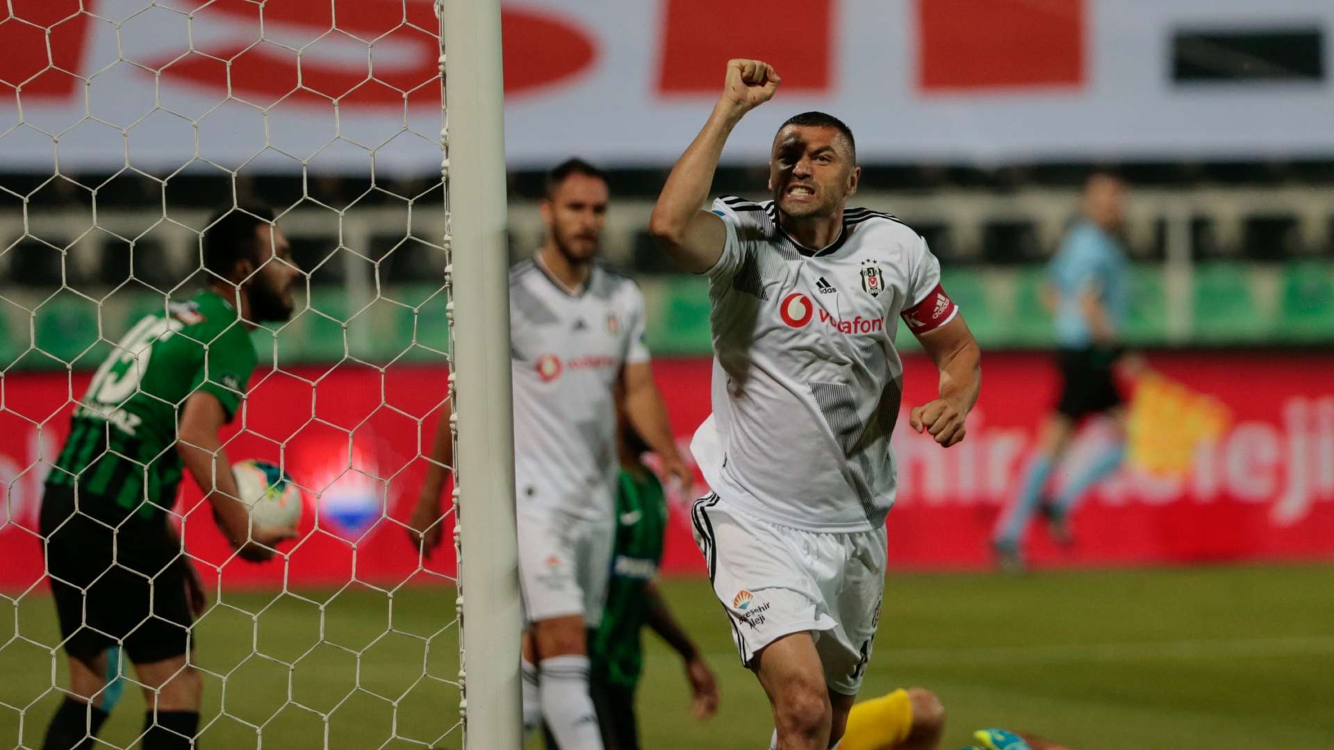 Burak Yilmaz Besiktas goal celebration 06202020