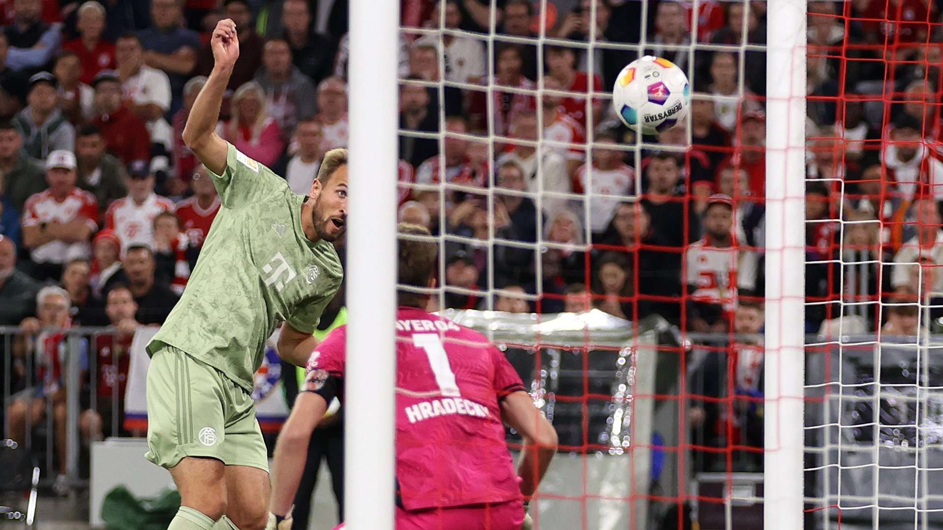 Harry Kane goal Bayern Munich Bayer Leverkusen 2023-24