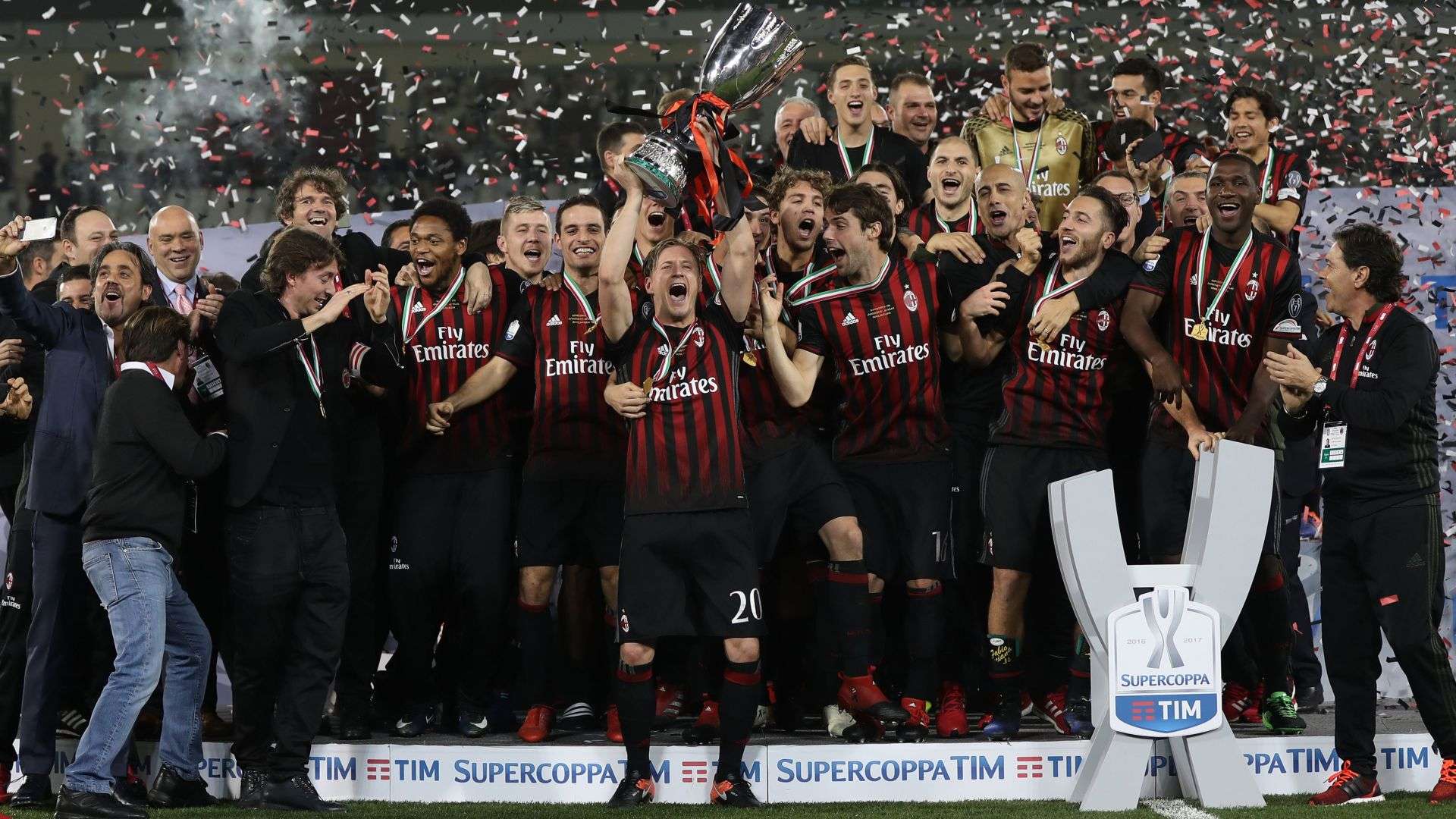 Milan celebrating vs Juventus Supercoppa