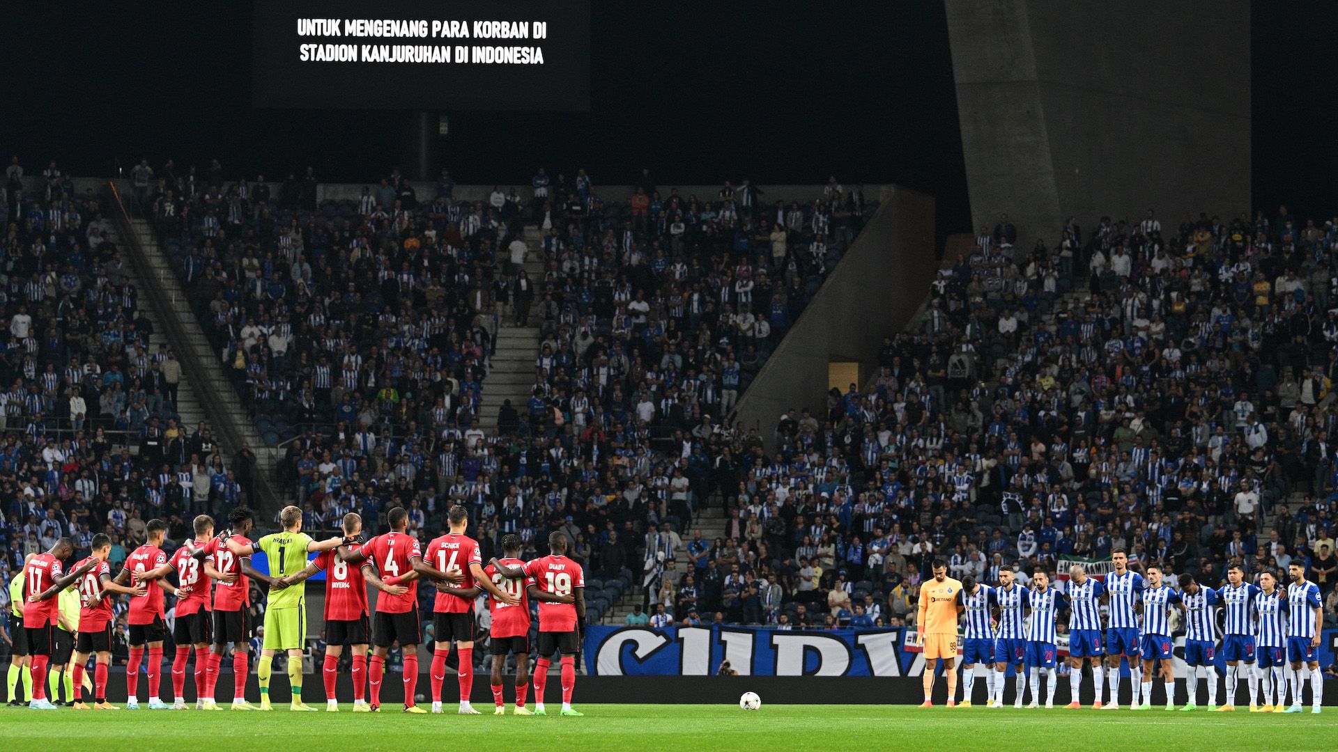 FC Porto vs Bayer Leverkusen - Moment of Silence