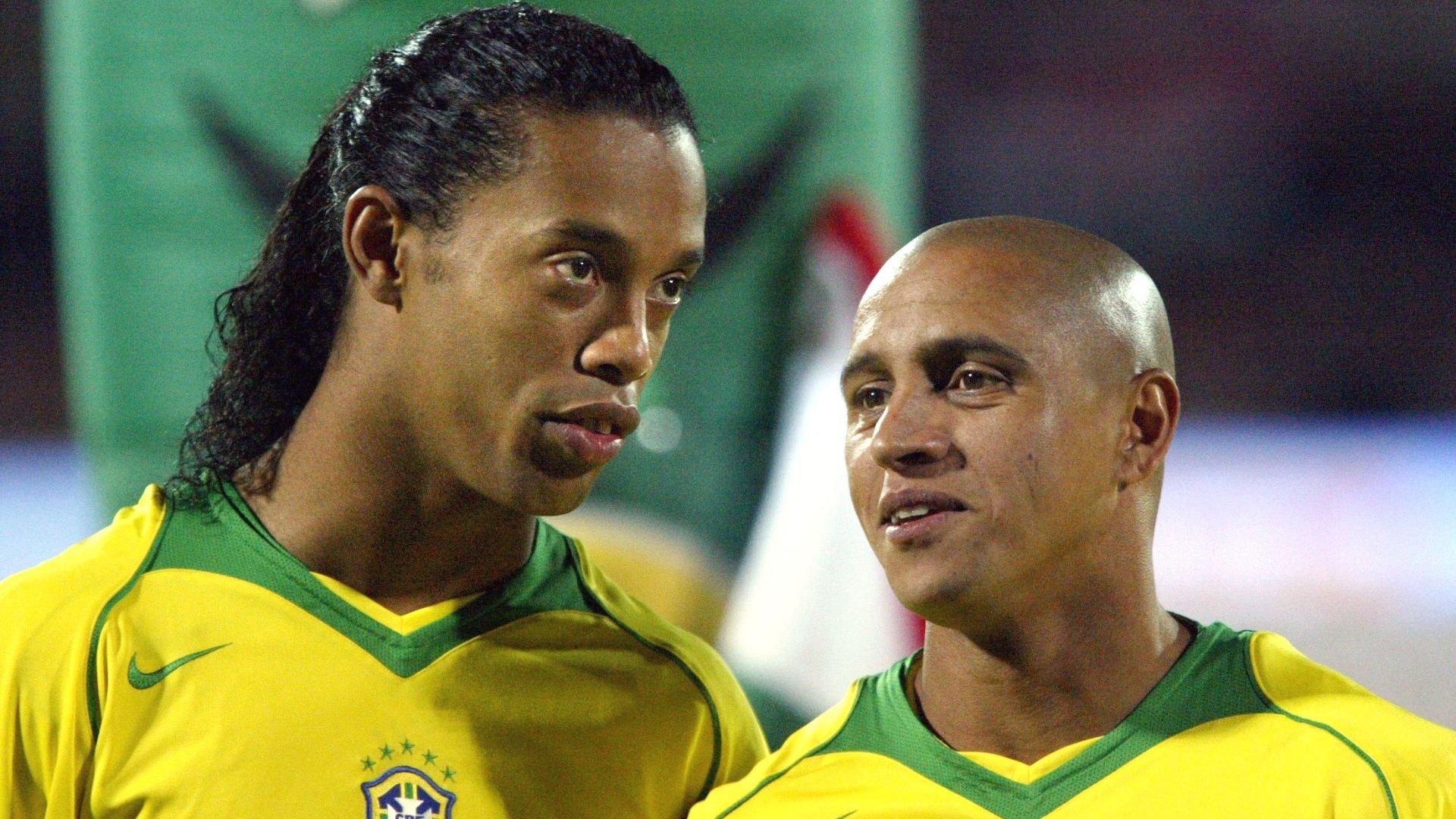 2004 Ronaldinho y Roberto Carlos