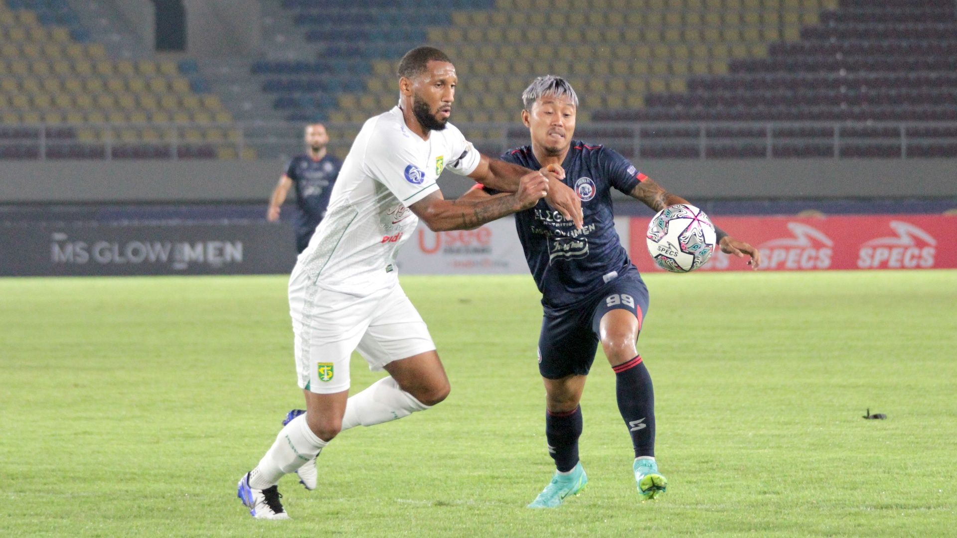 Alie Sesay - Kushedya Hari Yudho - Arema vs Persebaya