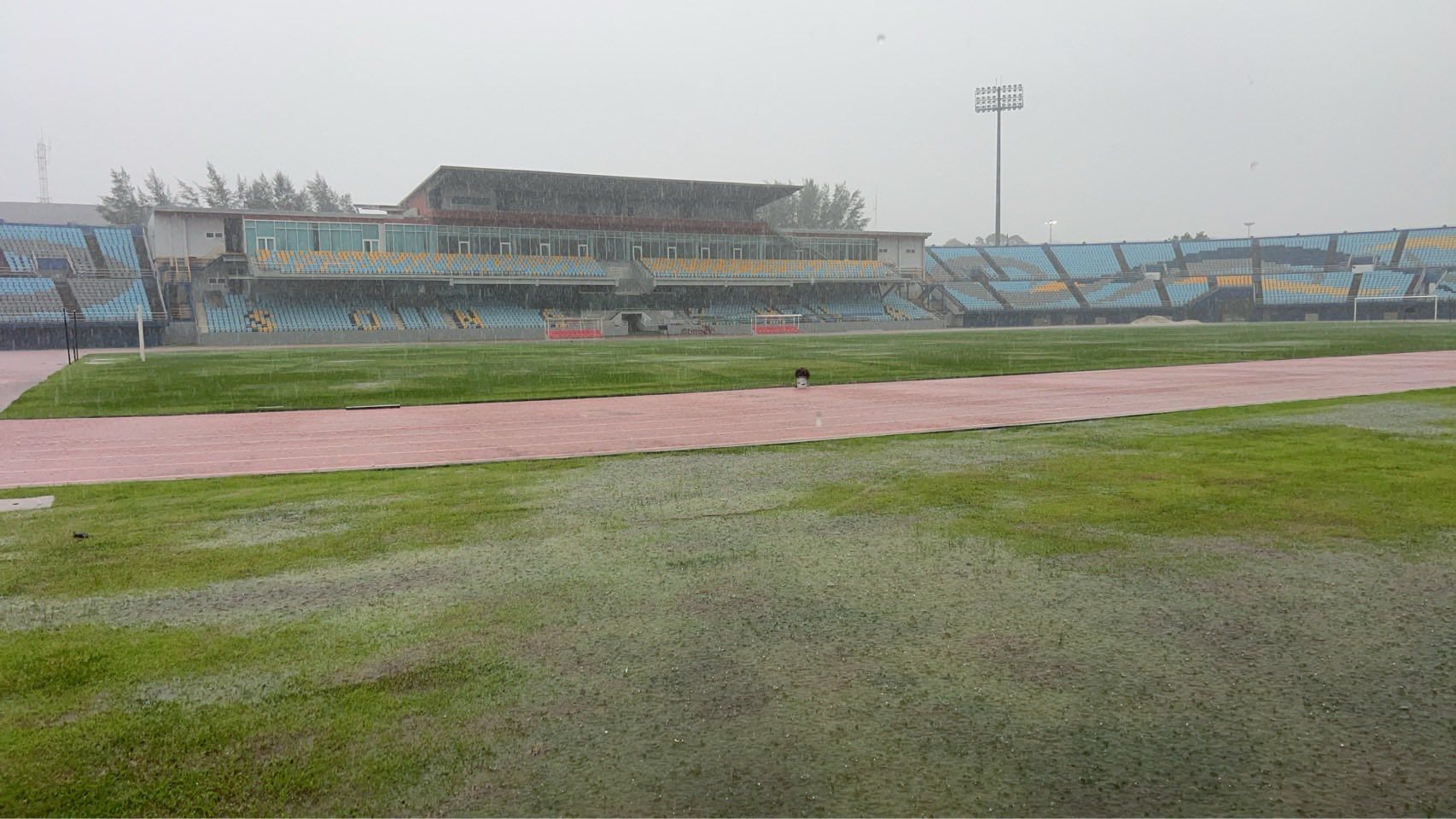 สนามติณสูลานนท์