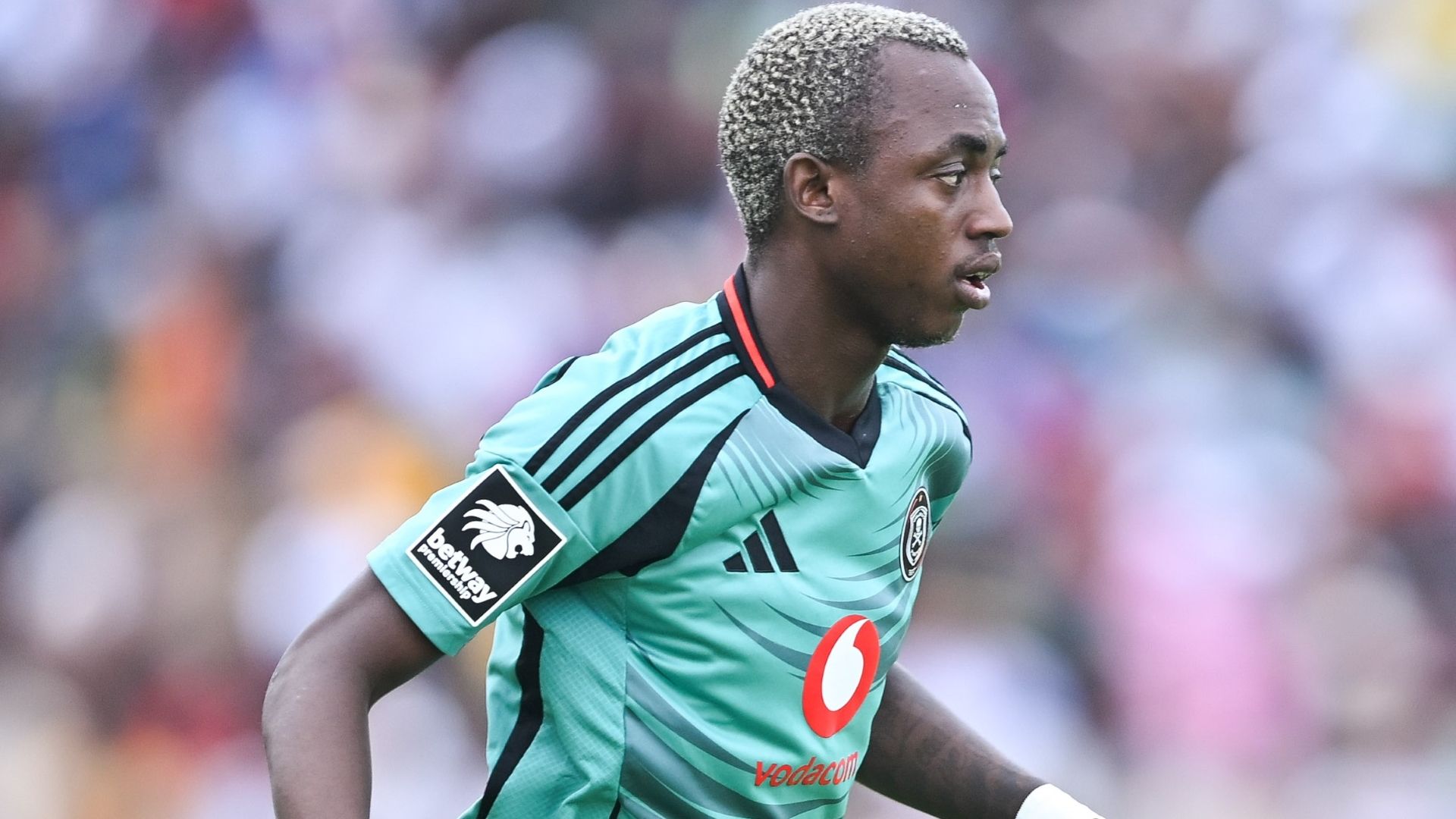 Gilberto doesn't deserve bench, Orlando Pirates completely destroyed him!  He once got ball & attacked us but I hope he created space for Oswin  Appollis' - Fans | Goal.com South Africa