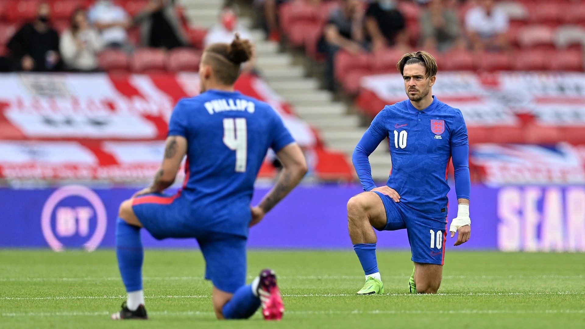 England Grealish taking the knee 2021