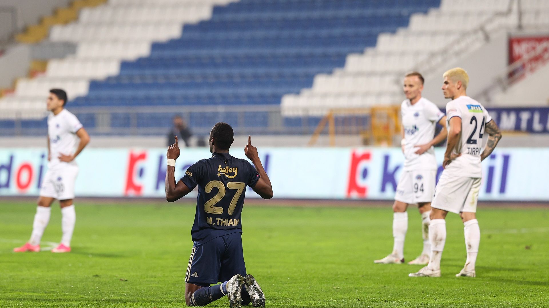 Mame Thiam Kasımpaşa Fenerbahçe 01042021.