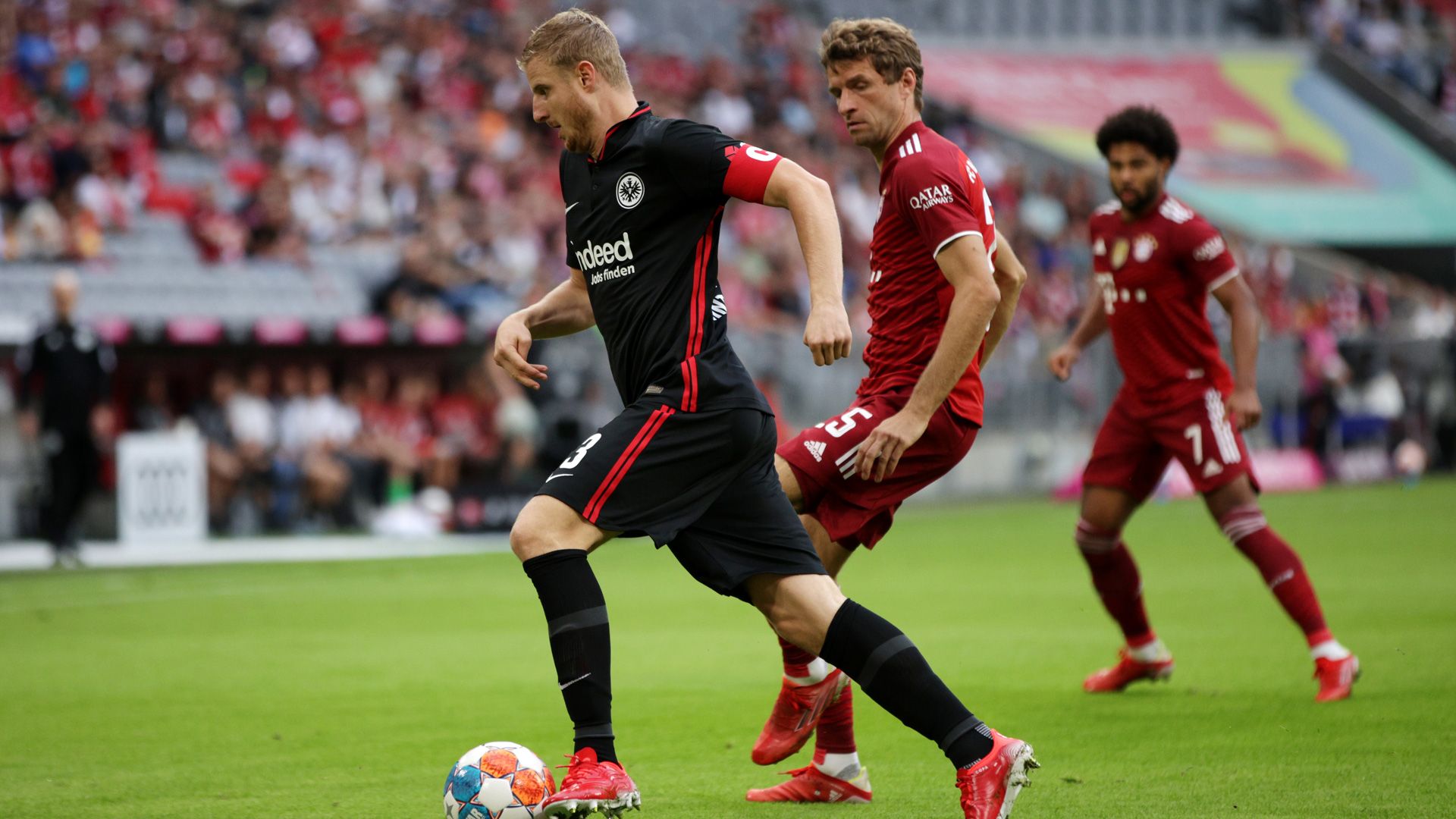 FC Bayern Eintracht Frankfurt Müller Hinteregger 031021