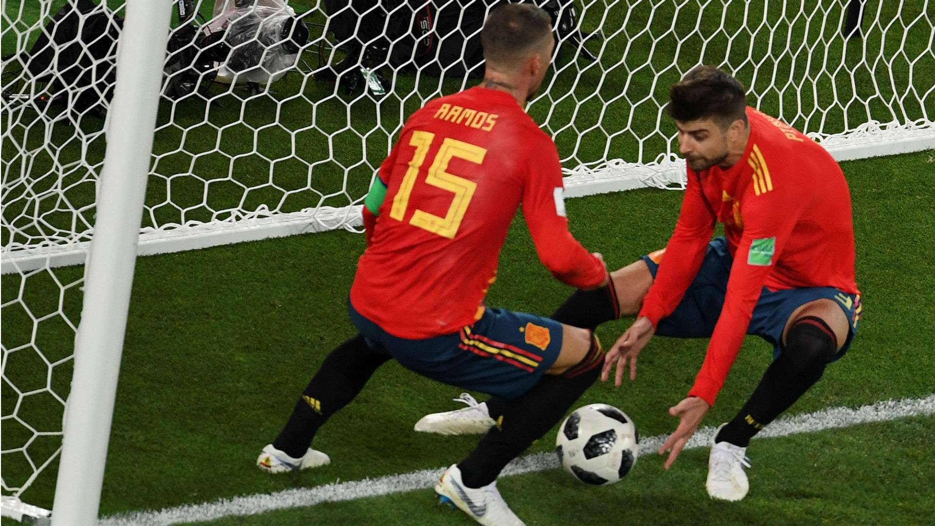 Pique Sergio Ramos Espanha Marrocos Copa do Mundo 25 06 2018
