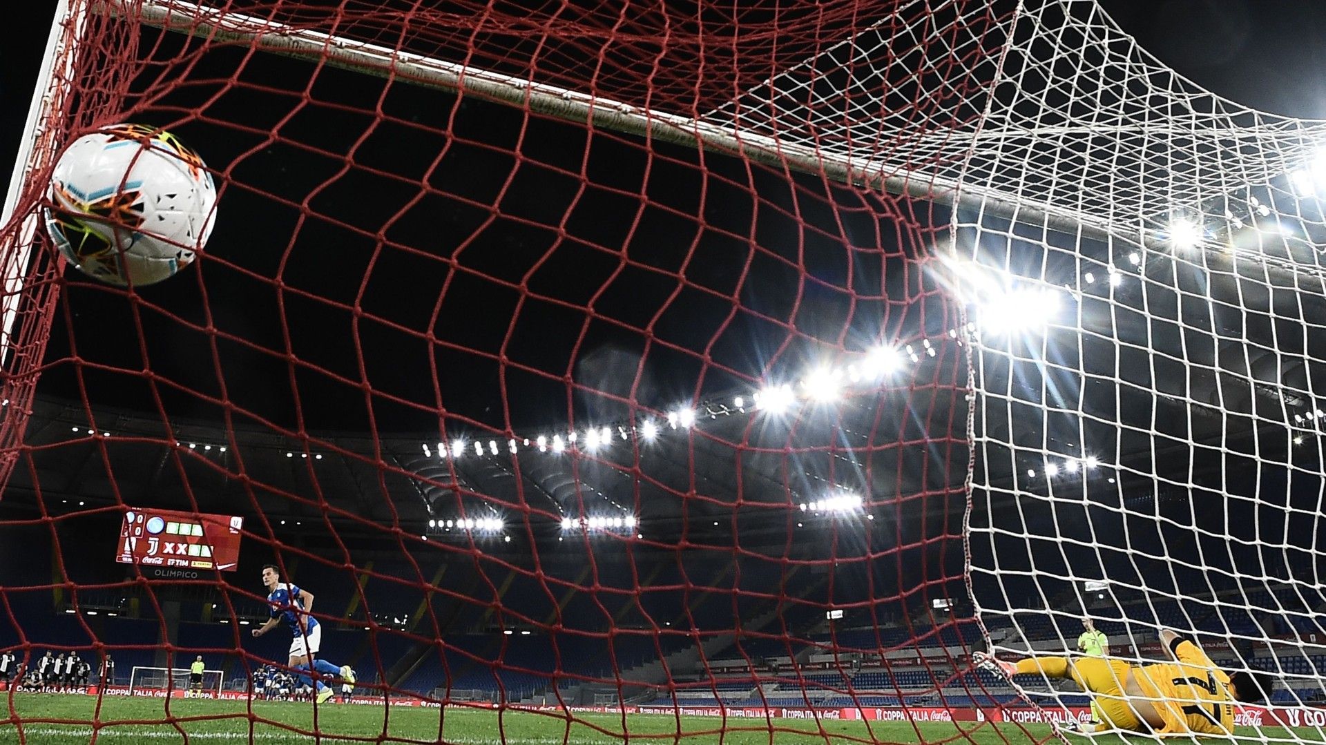Arkadiusz Milik penalty Napoli Juventus Coppa Italia final 2020