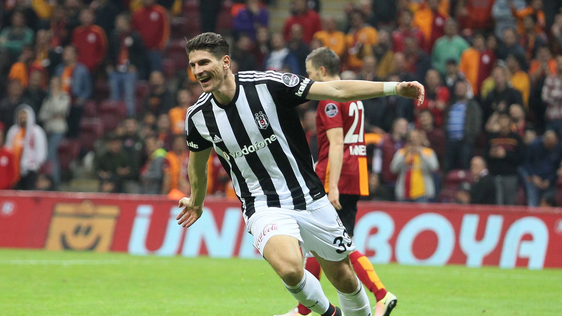 ONLY GERMAN Mario Gomez Besiktas Süper Lig against Galatasaray 08052016