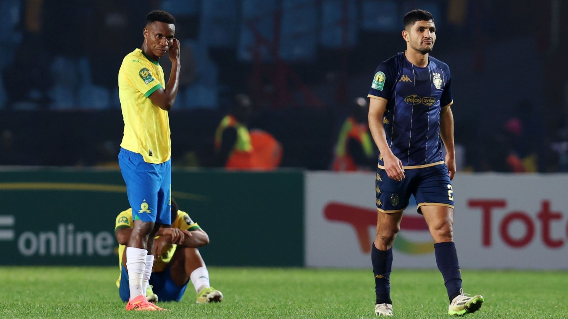 Themba Zwane Sundowns v Esperance