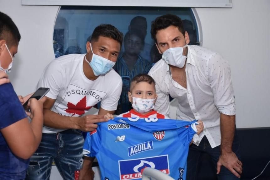 Teo Gutiérrez y Viera visitan niños enfermos