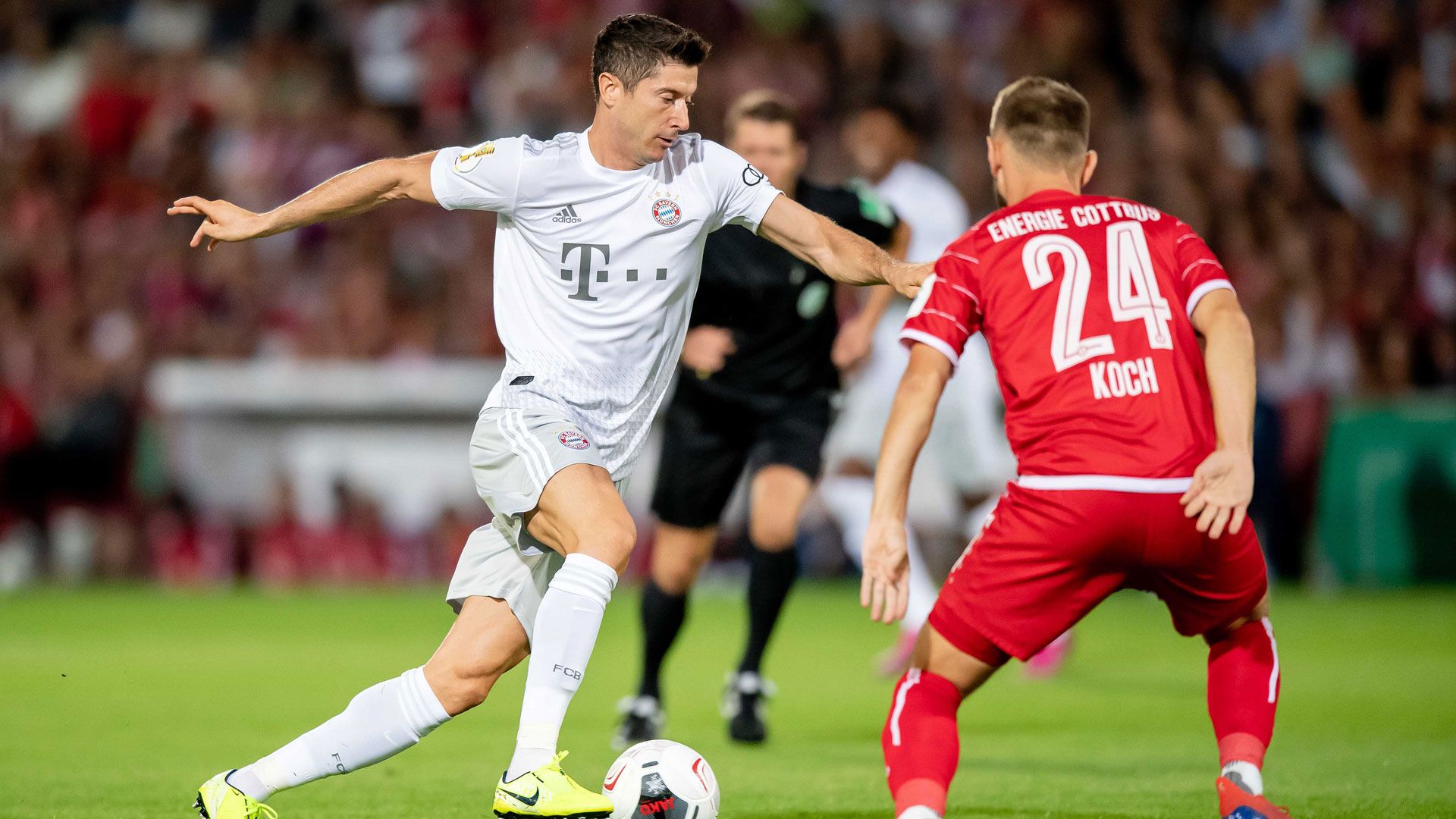 Robert Lewandowski Energie Cottbus FC Bayern München DFB-Pokal 12082019