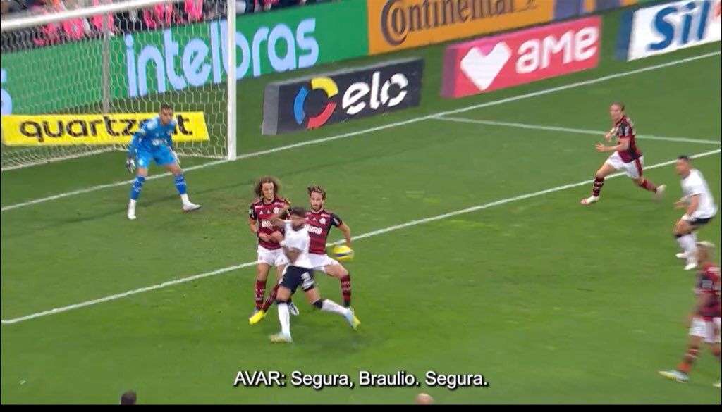 Possível pênalti em Corinthians x Flamengo, final da Copa do Brasil, jogo de ida, 12 10 2022