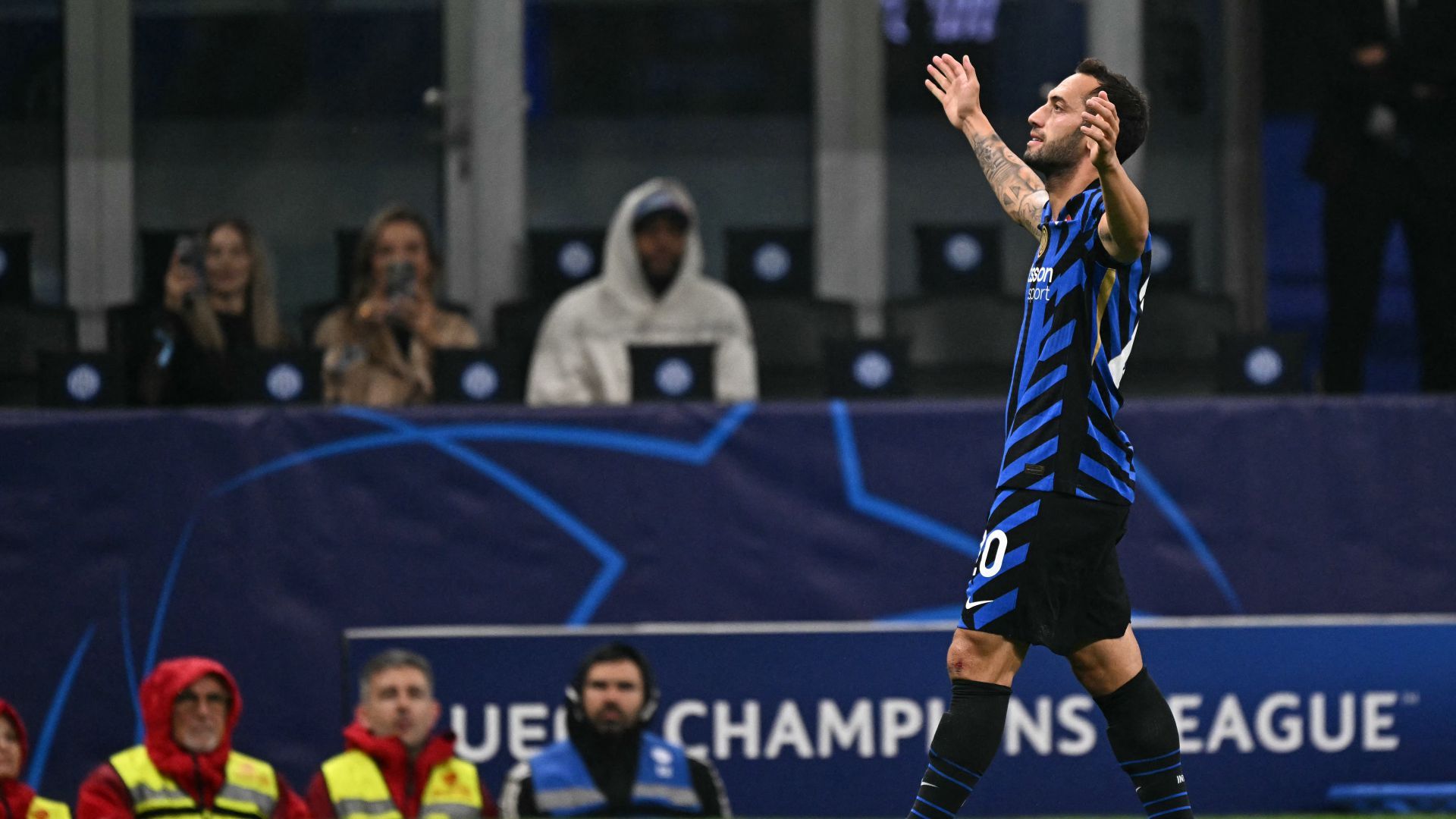 Hakan Calhanoglu Inter Red Star Belgrade Champions League