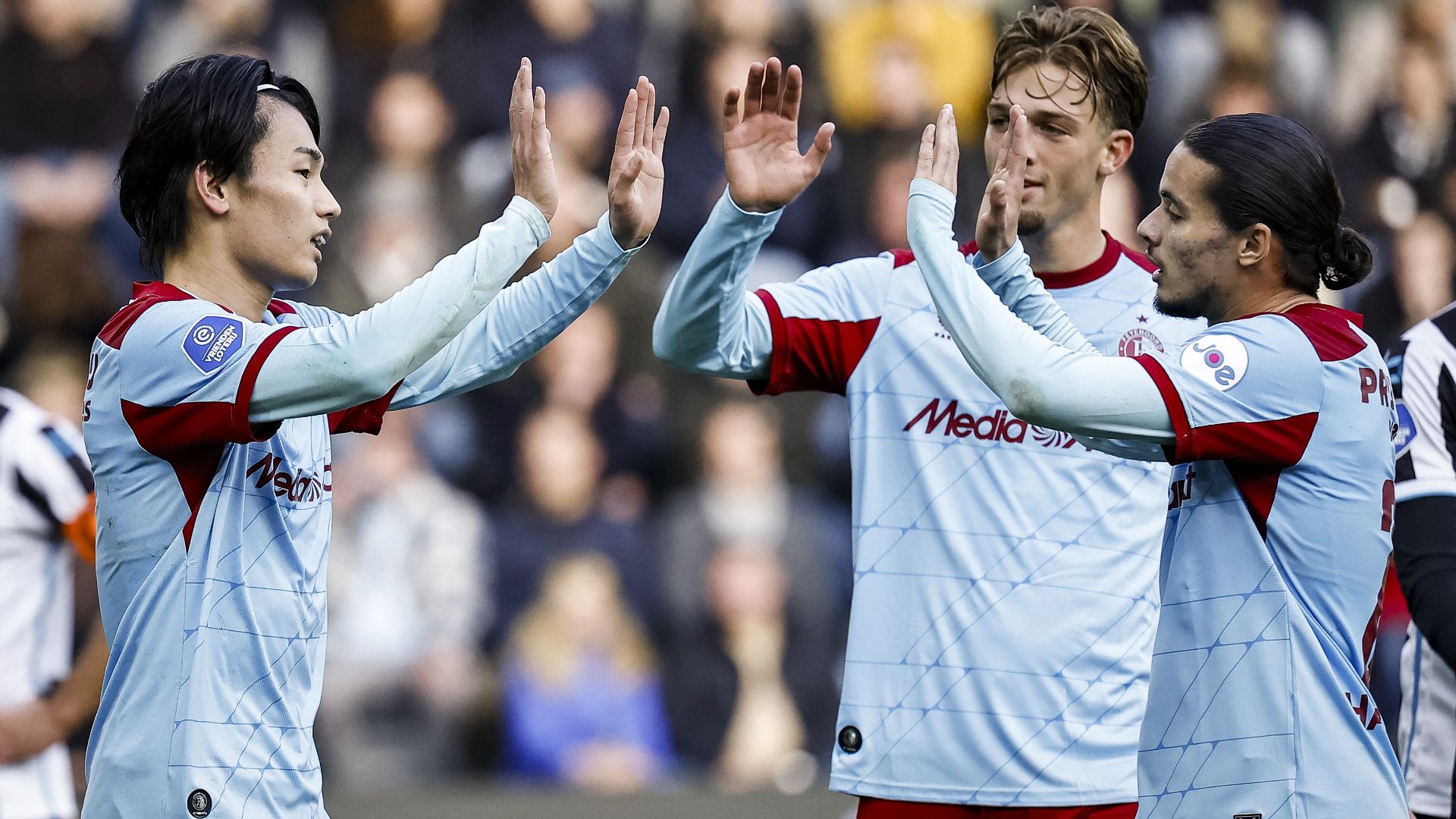 絶好調の上田綺世！前半だけでハットトリックを達成し、9試合目にして