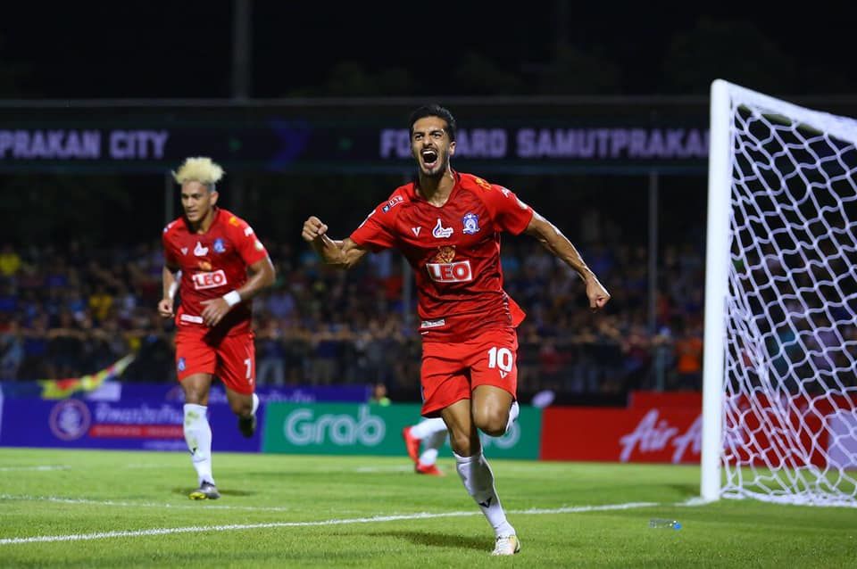 กองหน้า : มุสตาฟา อาซัดซอย