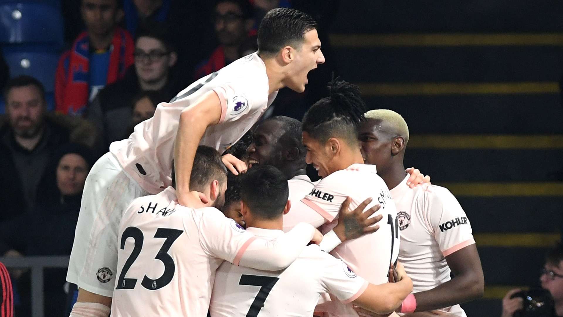 Man Utd celebrate Lukaku goal vs Crystal Palace 2018-19