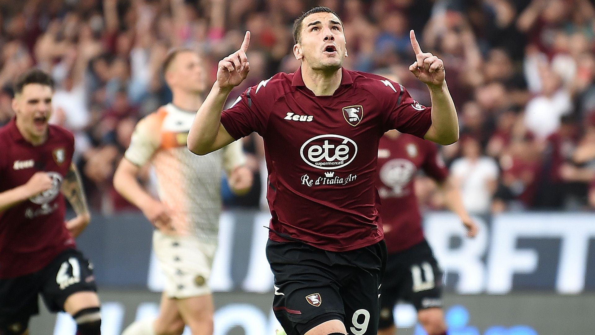 Bonazzoli Salernitana celebrating Venezia Serie A
