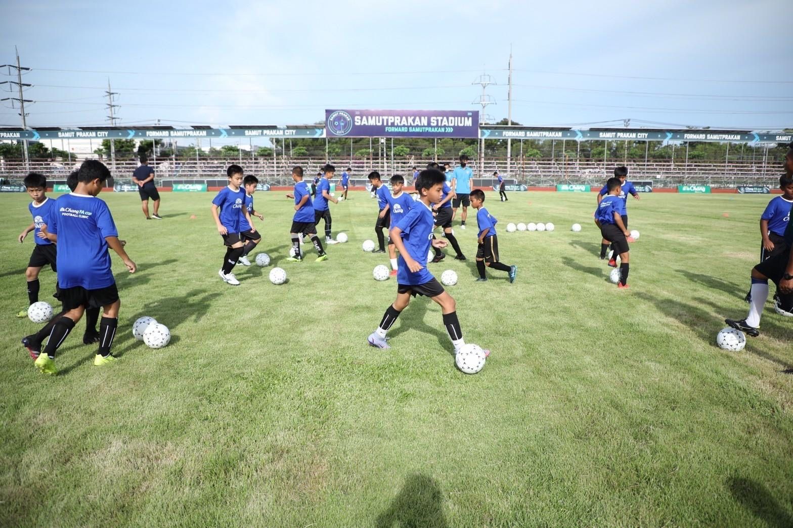 ช้าง เอฟเอ คัพ ฟุตบอล คลินิก 2021/22