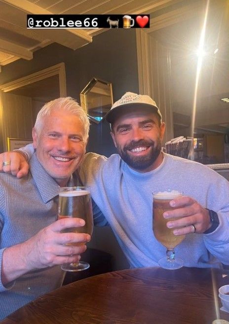 Elliot Lee dad pub 2024