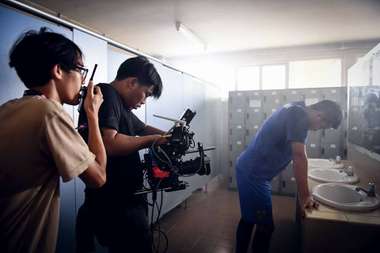 GIVE A SHOUT: เหงื่อ/ไอดอล/ฟุตบอล/น้ำตา -ไพรัช คุ้มวัน ผกก. MV 'วันแรก'