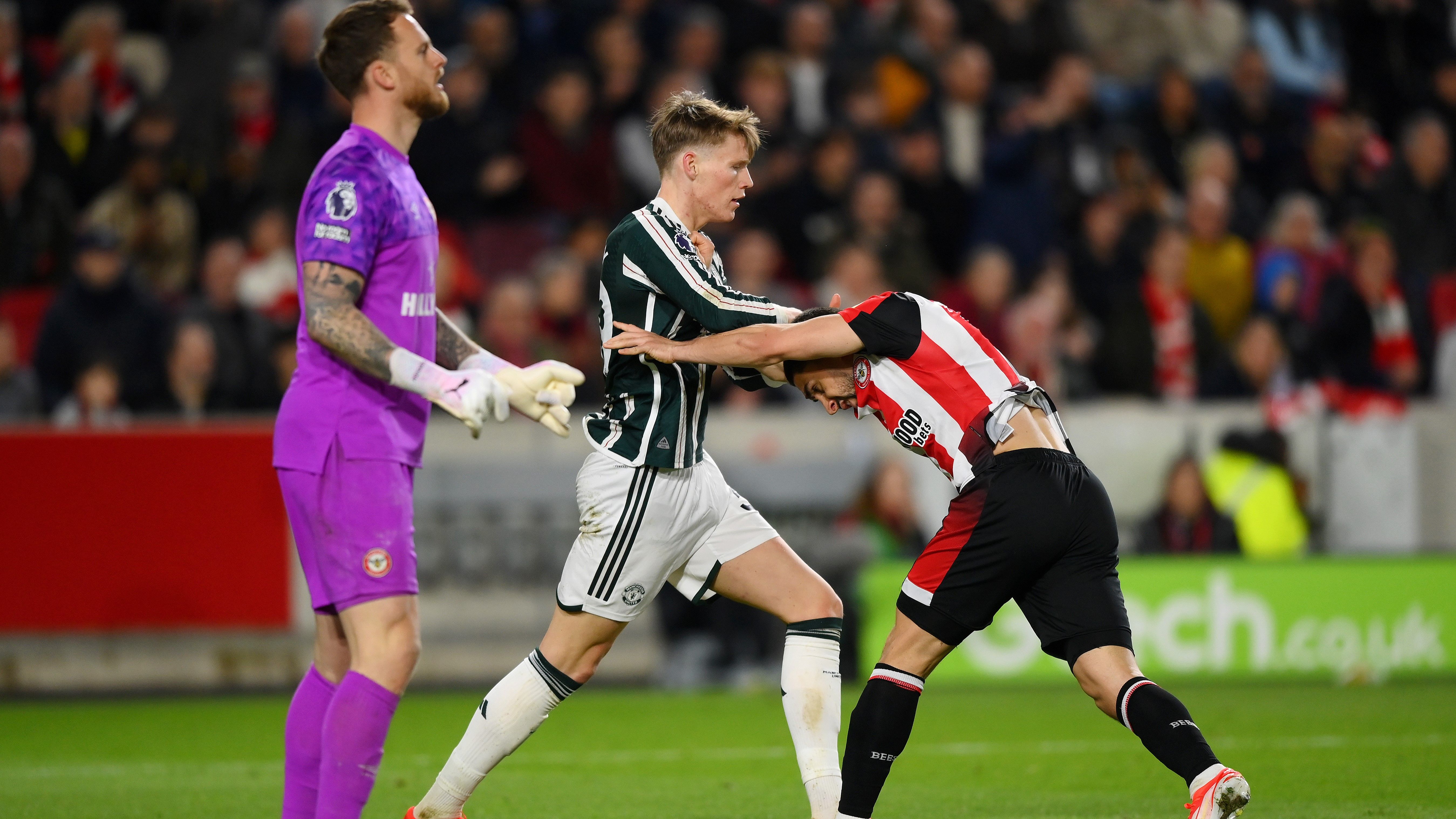 Neal Maupay Scott McTominay Manchester United Brentford