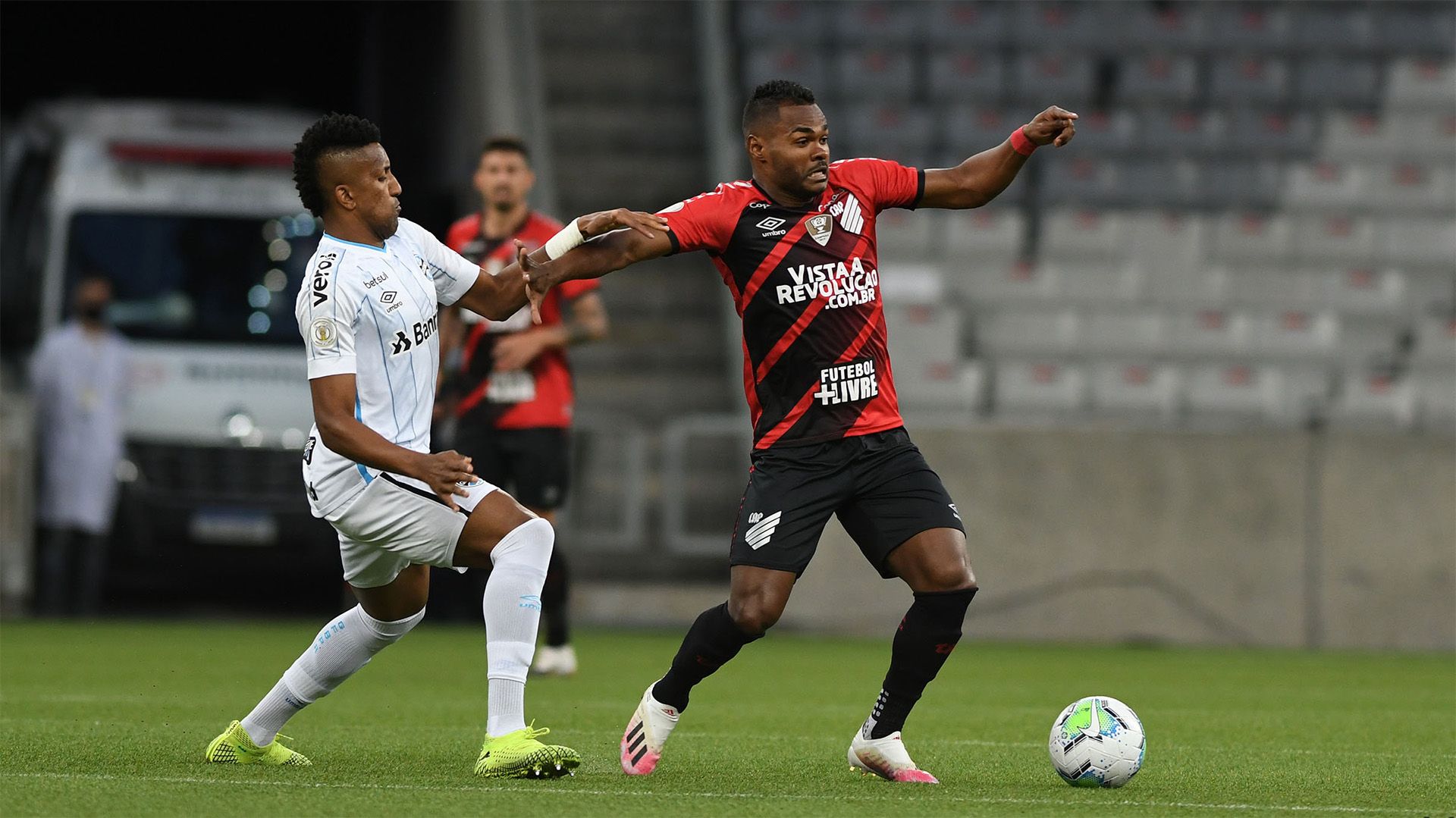 Cortez e Nikão Athletico-PR Grêmio Brasileirão 25102020