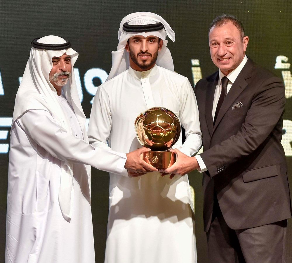 Al Mabkhout (centre)