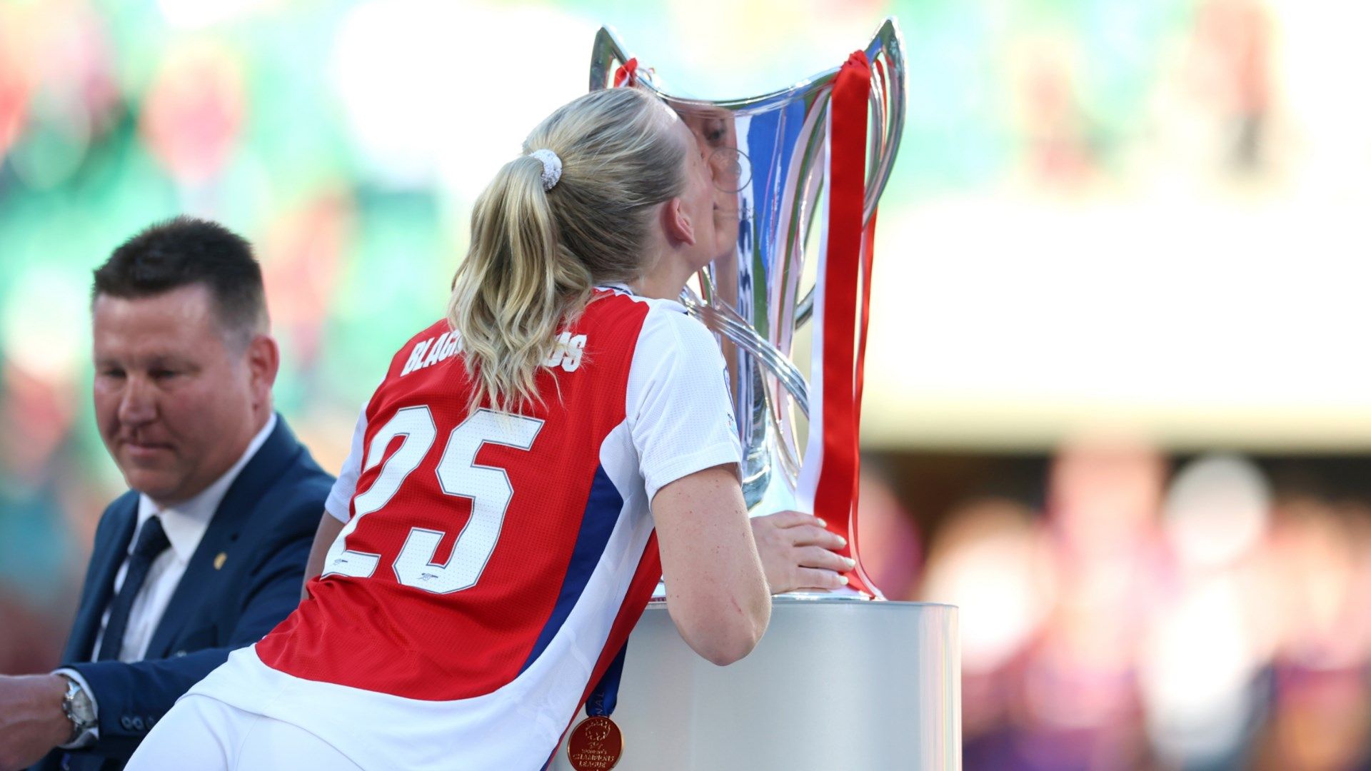 Stina Blackstenius Arsenal Women UWCL trophy 2024-25