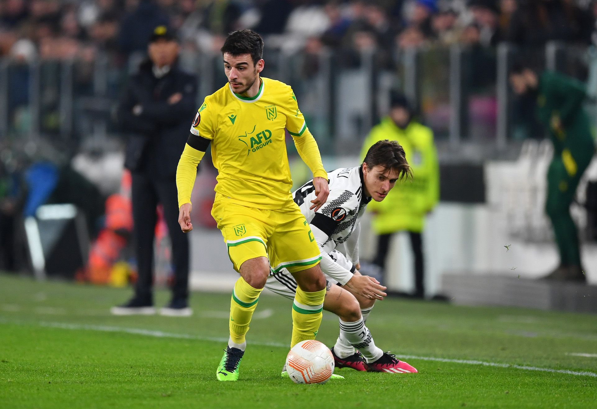 Fabien Centonze au duel avec Nicolo Faggioli, lors de la rencontre aller de Ligue Europa entre le FC Nantes et la Juventus Turin.