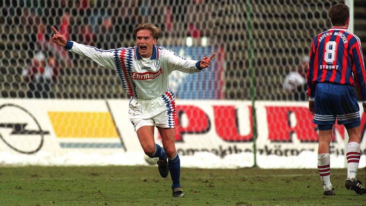 GERMANY ONLY Manni Bender Freistoß Bayern München KSC 1996