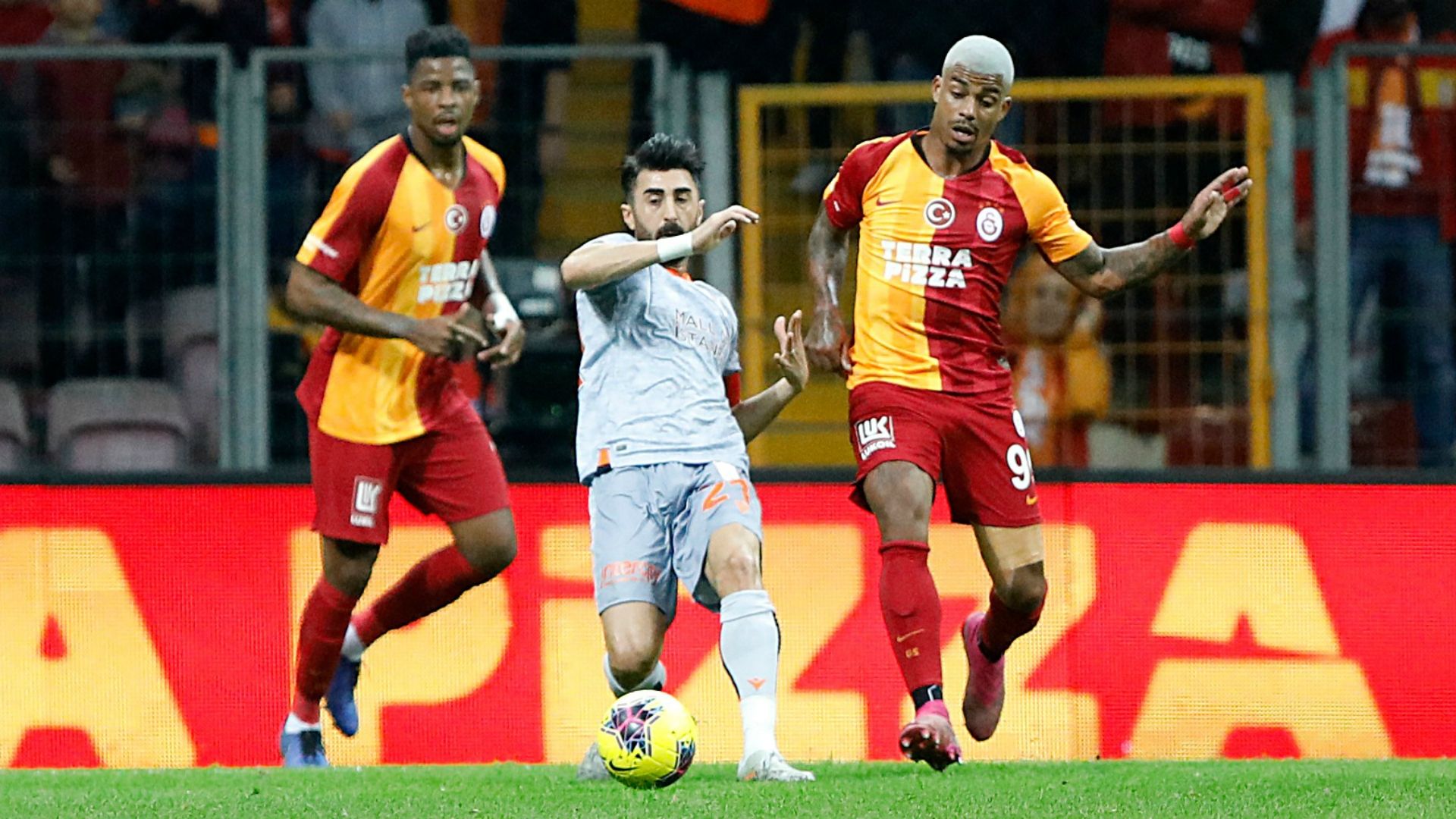 Mario Lemina Mahmut Tekdemir Ryan Donk Galatasaray Basaksehir Super Lig 11222019