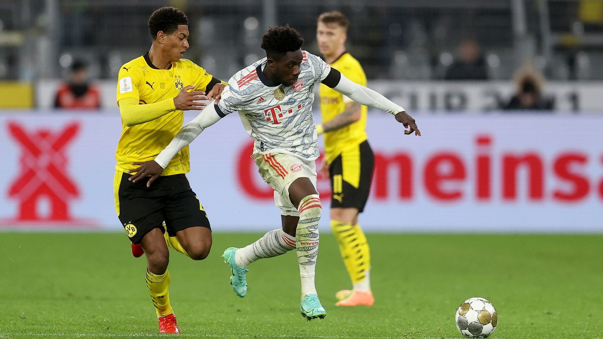 Jude Bellingham Alphonso Davies Dortmund Bayern 17082021