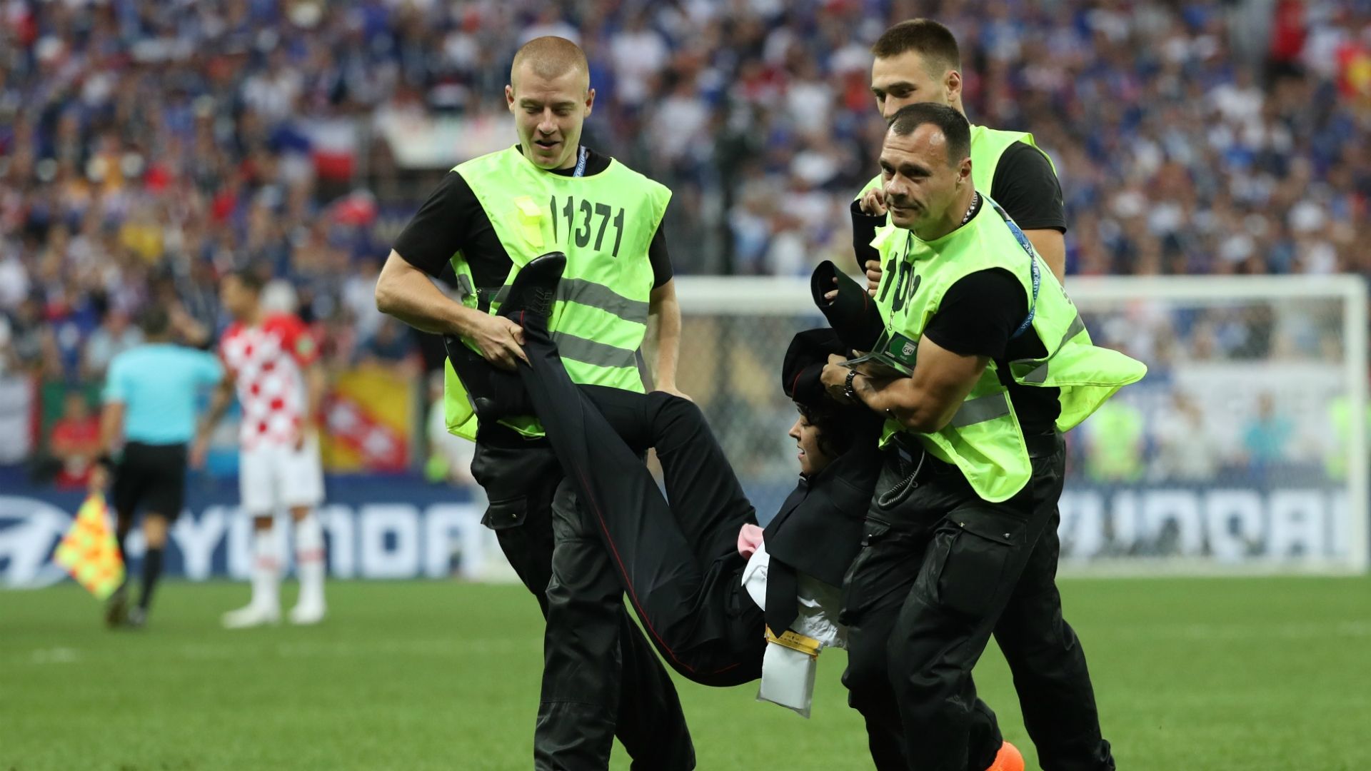pitch invader croatia france world cup final 15072018
