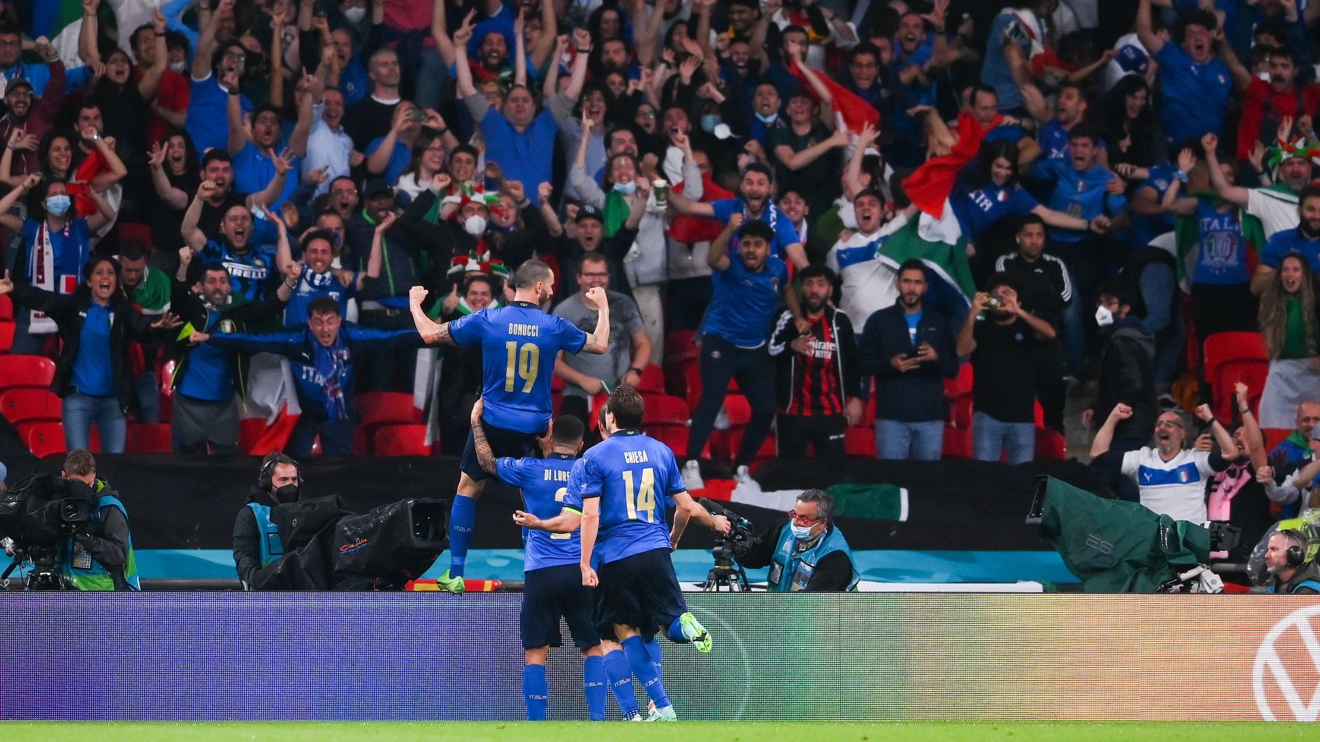 Bonucci celebrating Italy England Euro