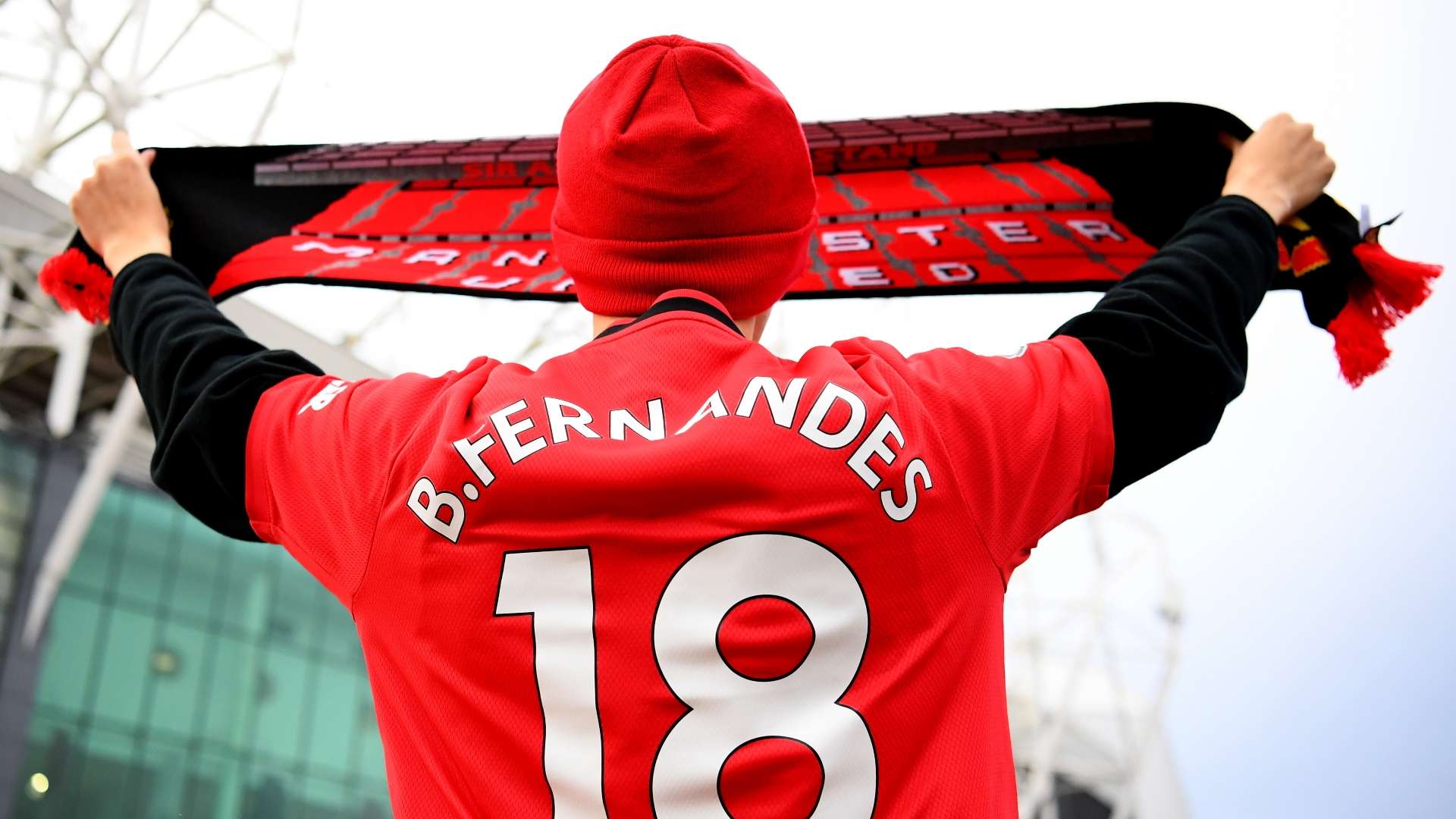 Man Utd fan in Bruno Fernandes strip