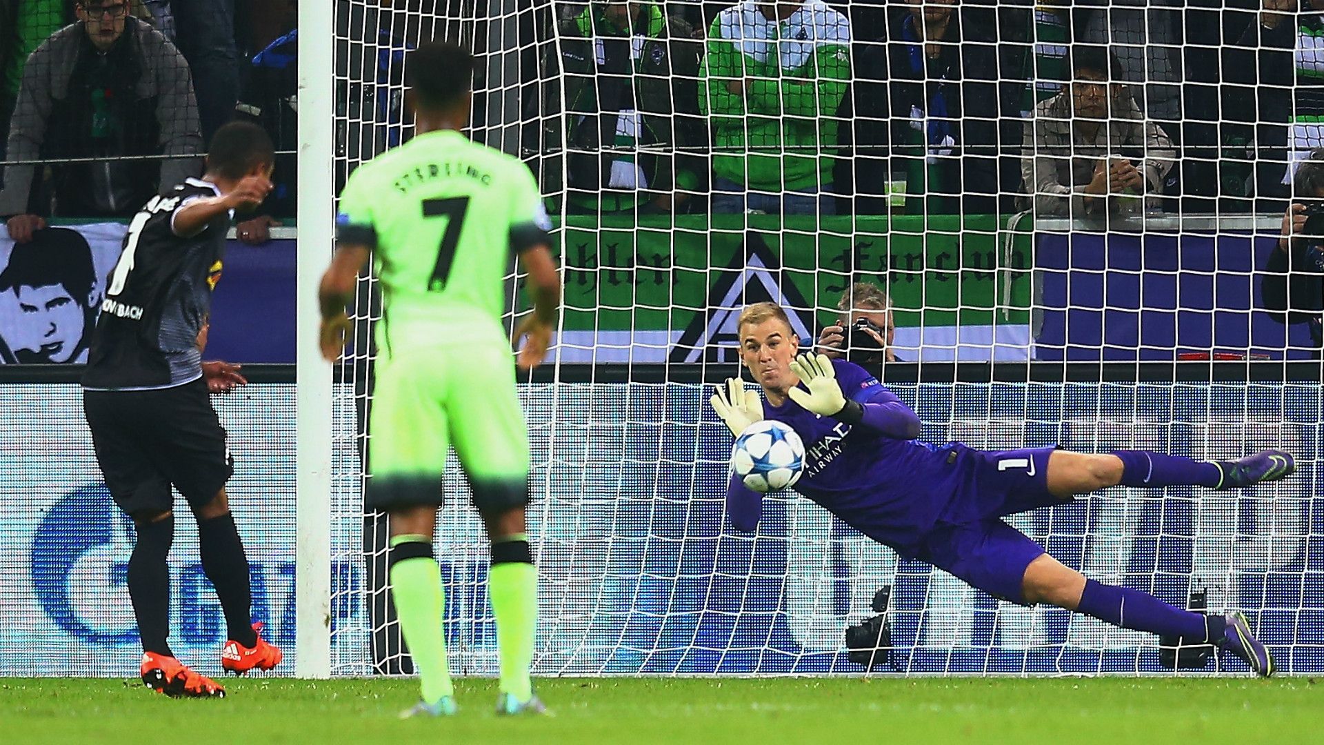 RAFFAEL BORUSSIA MONCHENGLADBACH JOE HART MANCHESTER CITY CHAMPIONS LEAGUE 30092015