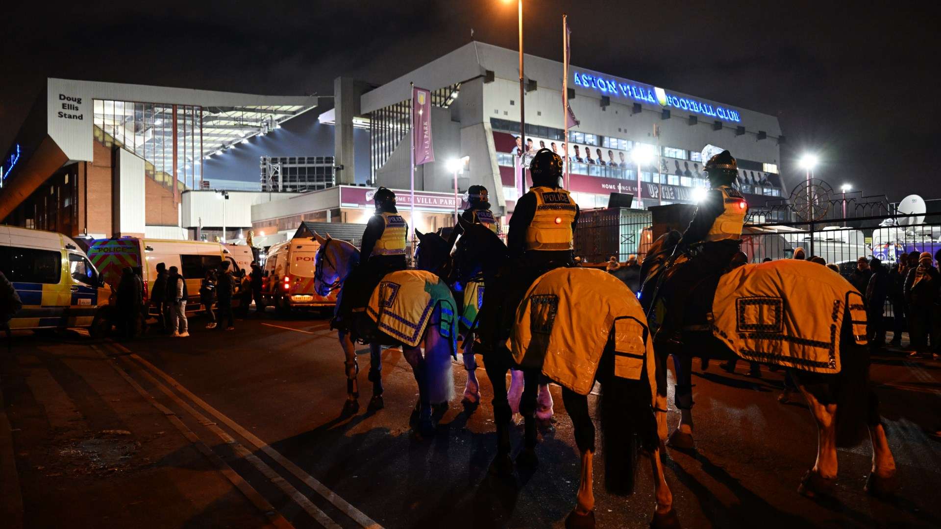 Aston Villa Legia Warsaw fans police