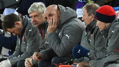 HD Arsenal bench