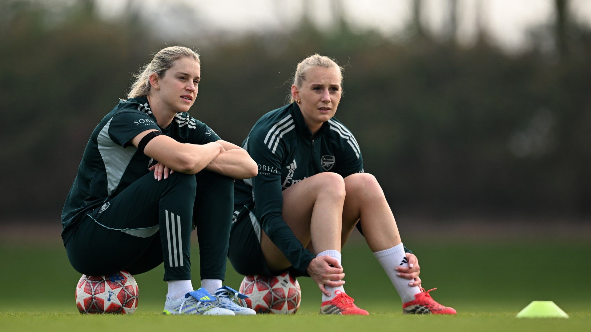 Alessia Russo Stina Blackstenius Arsenal training 2026