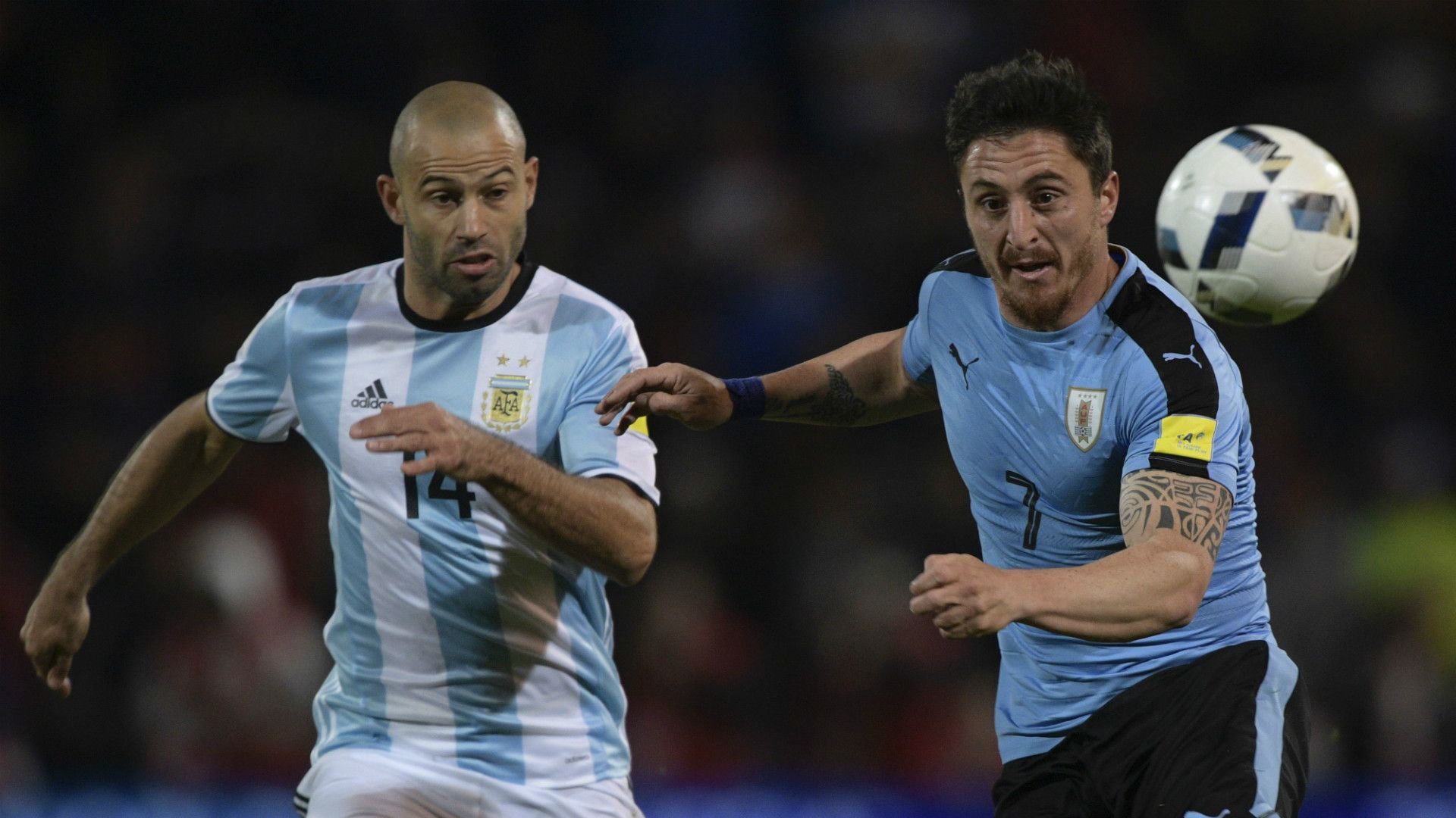 Javier Mascherano Cristian Cebolla Rodriguez Argentina Uruguay 01092016