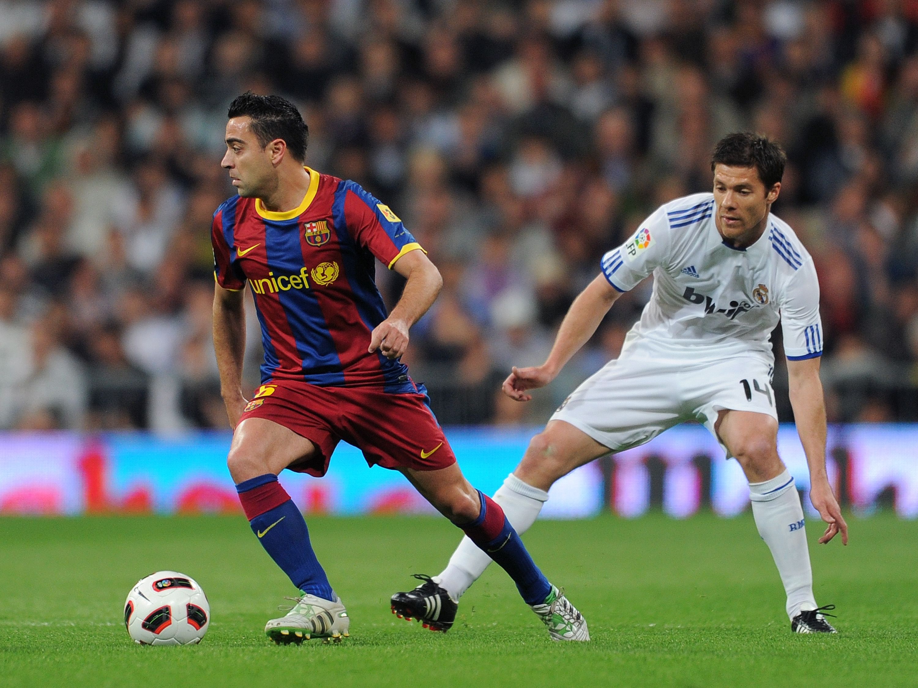 Xavi Hernandex Xabi Alonso Barcelona Real MadridXavi Hernandex Xabi Alonso Barcelona Real Madrid
