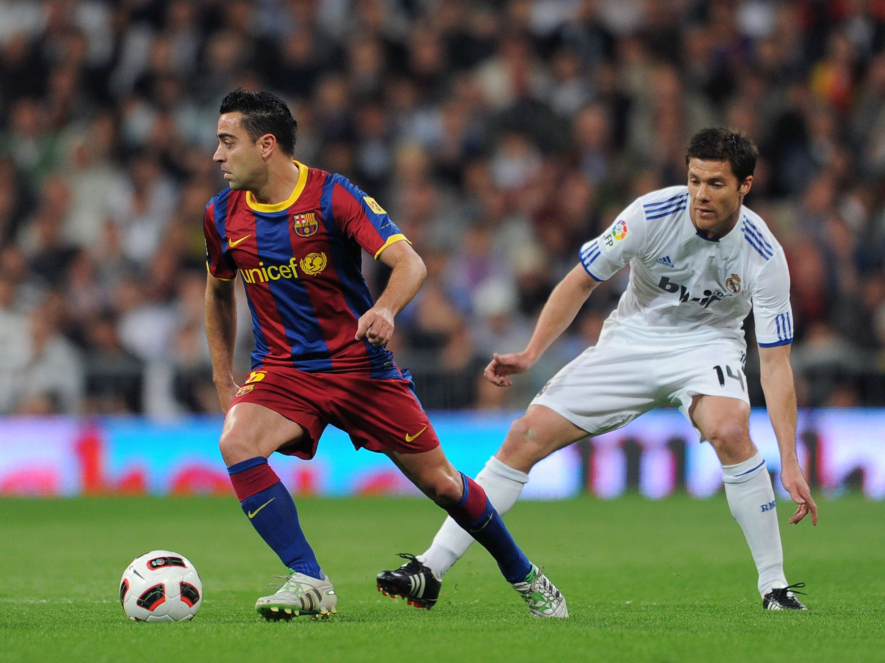 Xavi Hernandex Xabi Alonso Barcelona Real MadridXavi Hernandex Xabi Alonso Barcelona Real Madrid