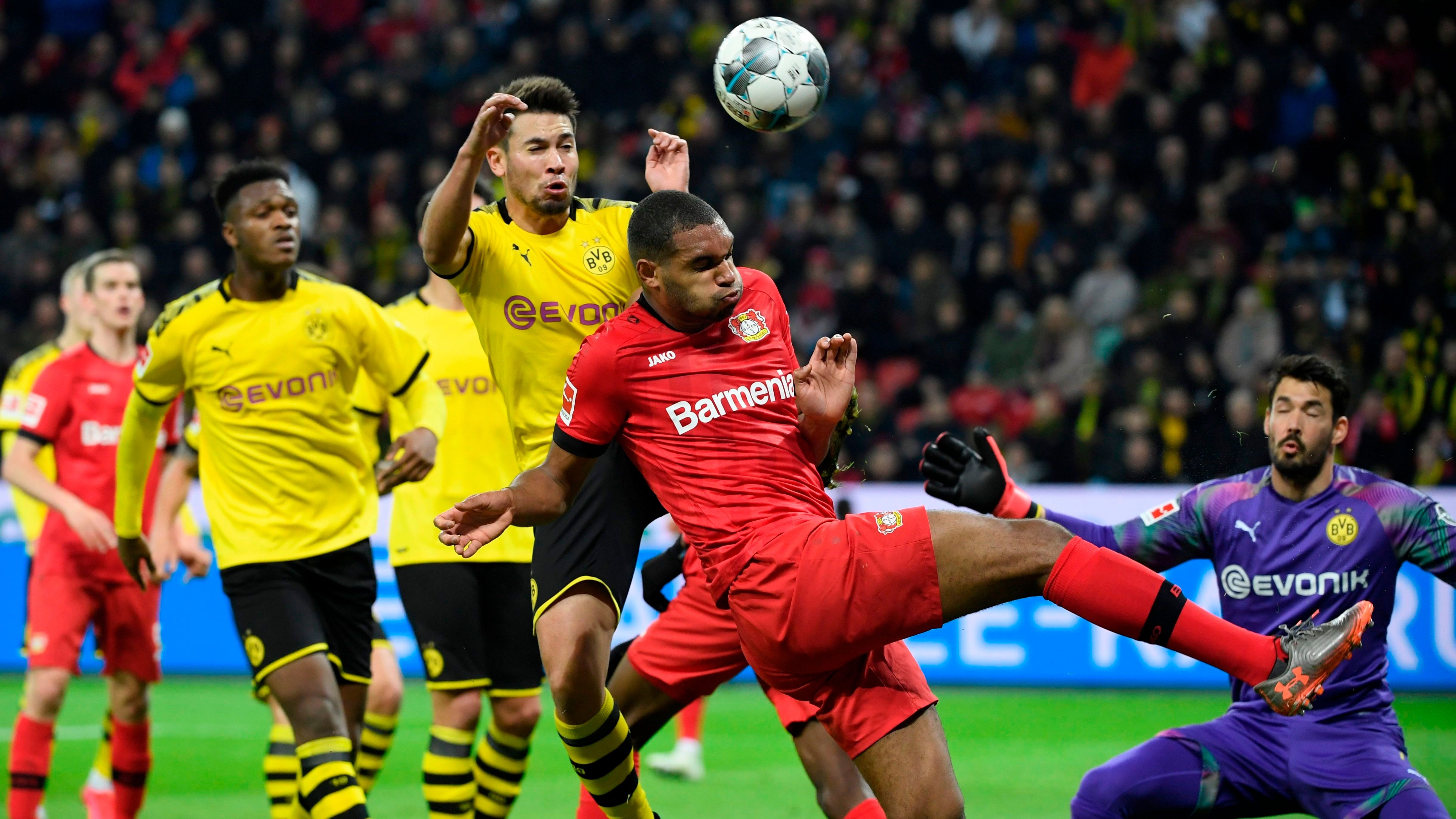 Raphael Guerreiro Jonathan Tah Bayer Leverkusen BVB 08022020