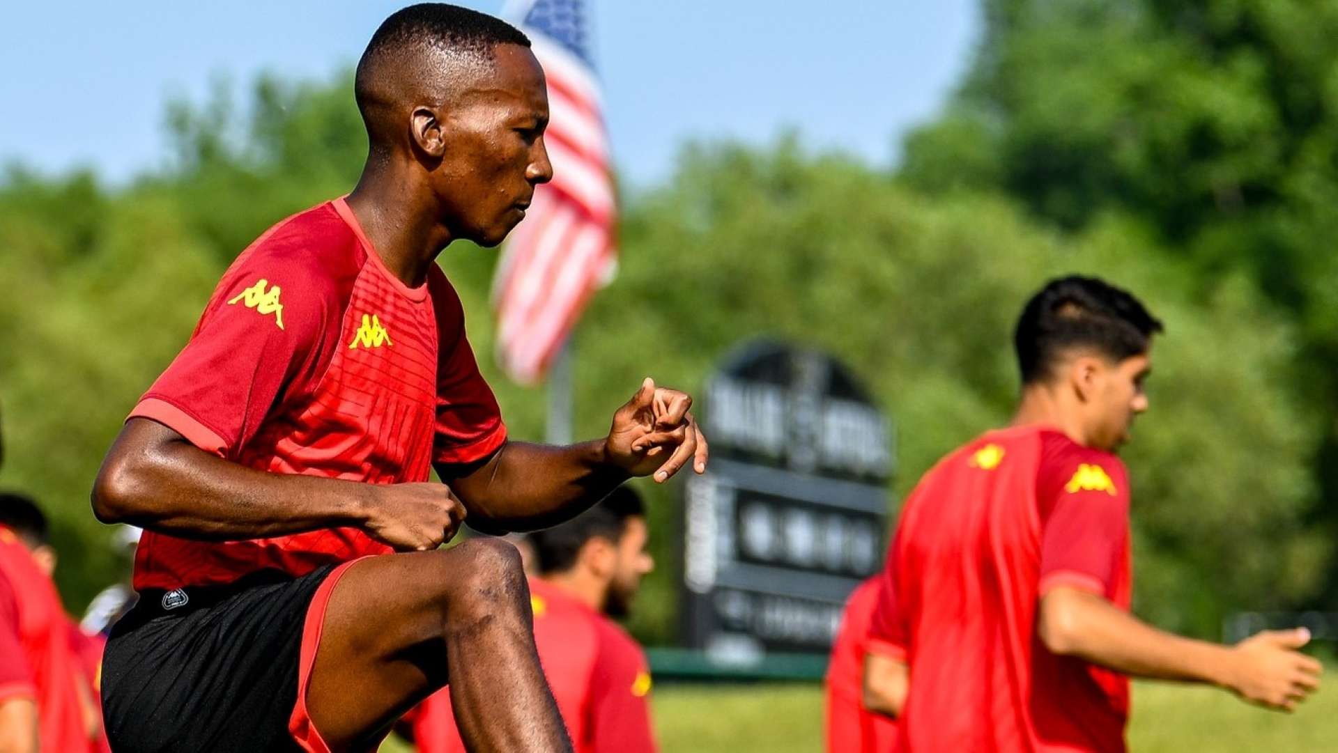 Elias Mokwana, Esperance