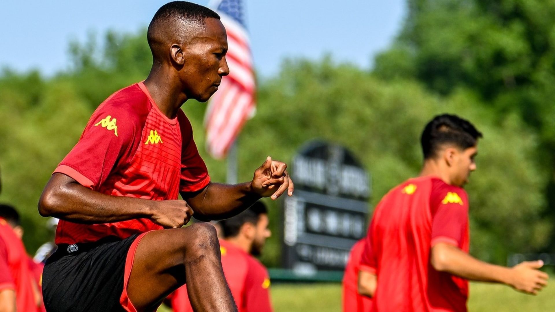 Elias Mokwana, Esperance