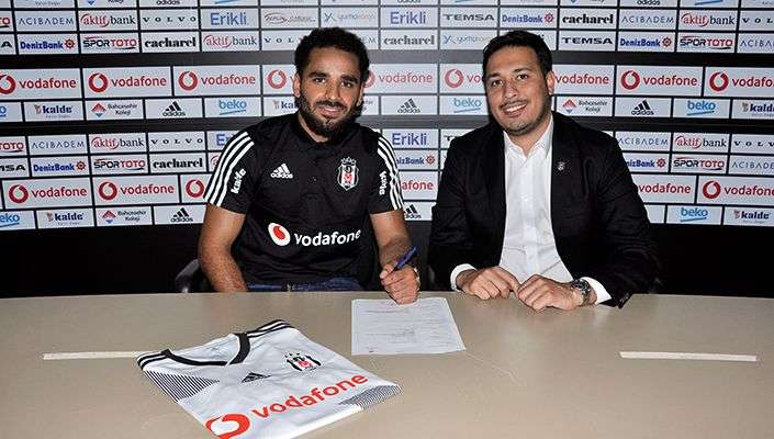 Douglas é apresentado pelo Besiktas