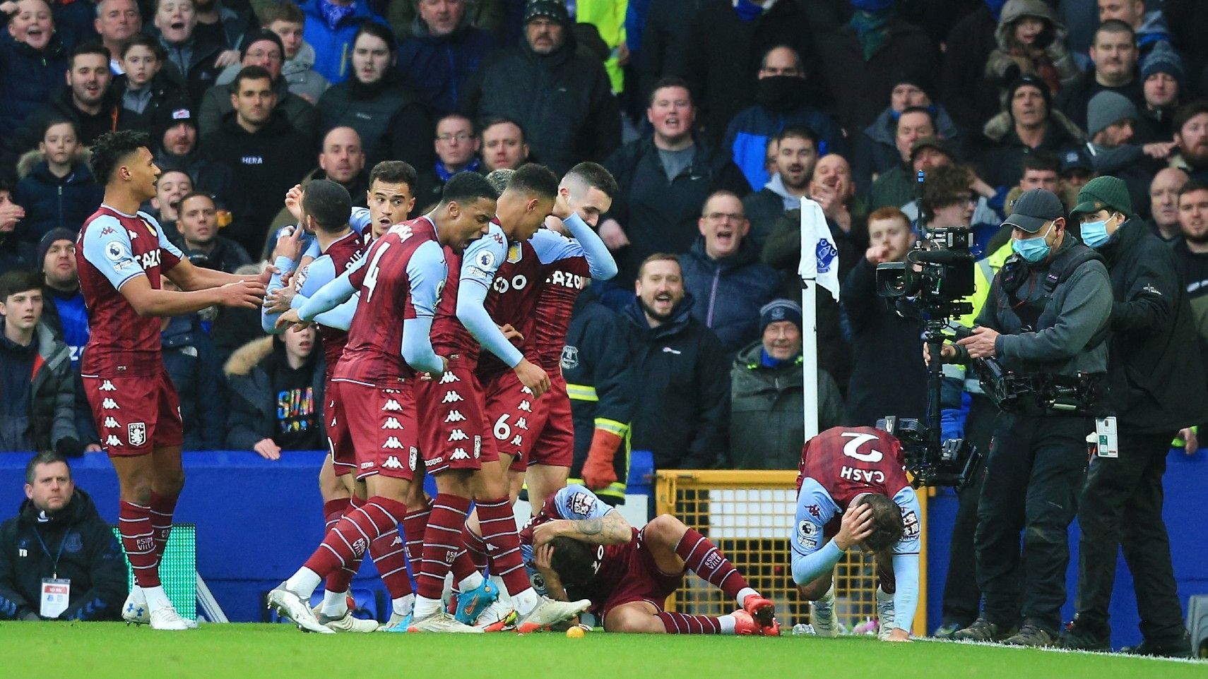 matty-cash-lucas-digne-202201240830