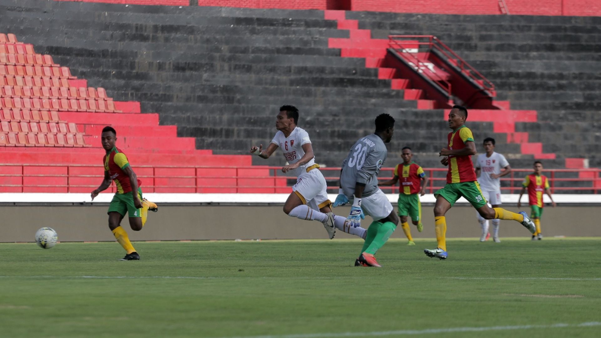 Nathaniel Agbozo & Ferdinand Sinaga - Lalenok vs PSM Makassar